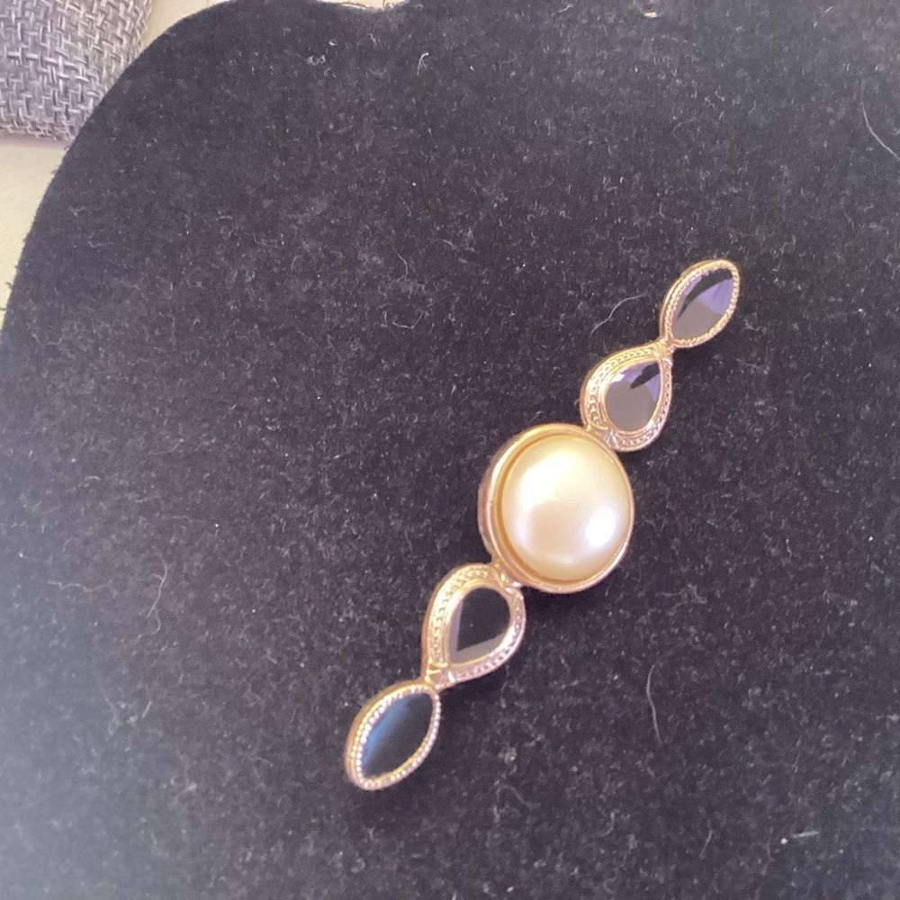 Goldtone Pin with Faux White Mabe Pearl and  Black Enamel - Picture 2 of 6